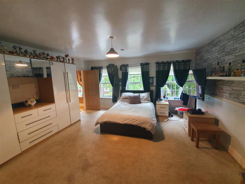 En-Suite 2
