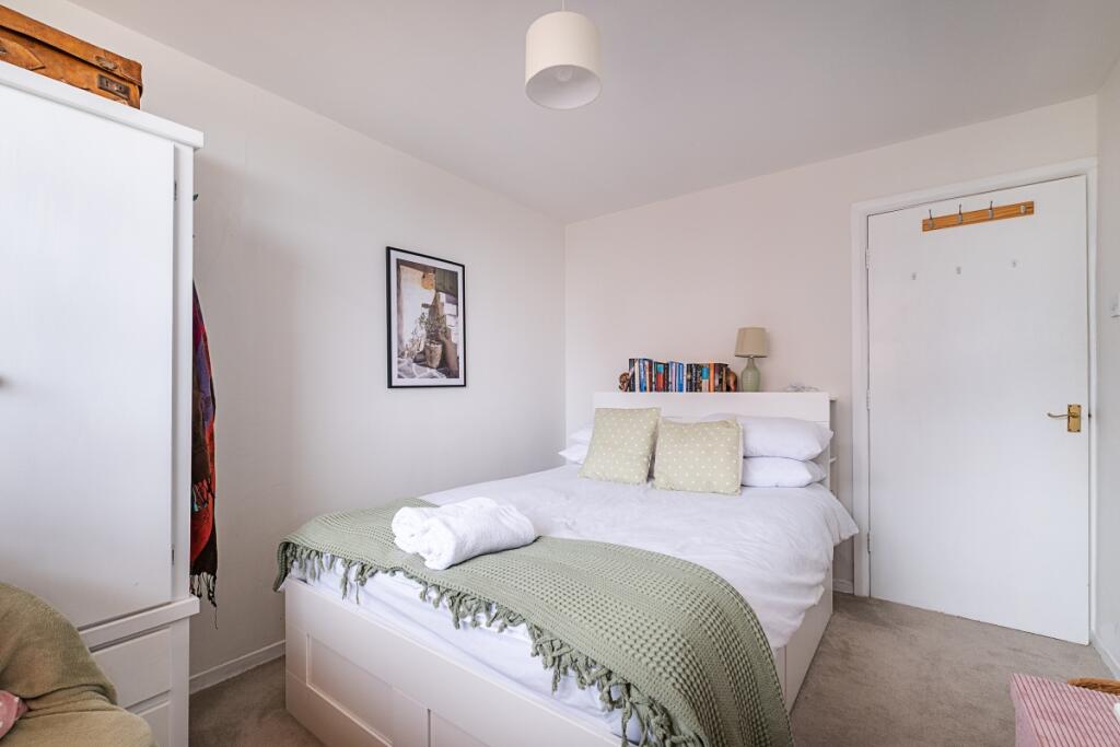 10-embassy-court-009