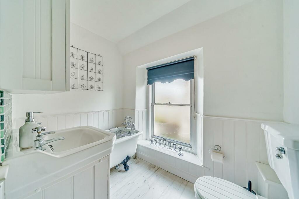 4 HORSECASTLE CLOSE - PHOTOCB X MT 22.jpg