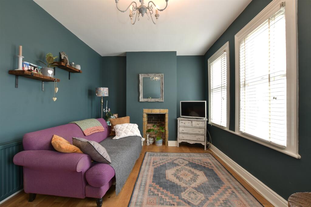 Lounge/Dining Room