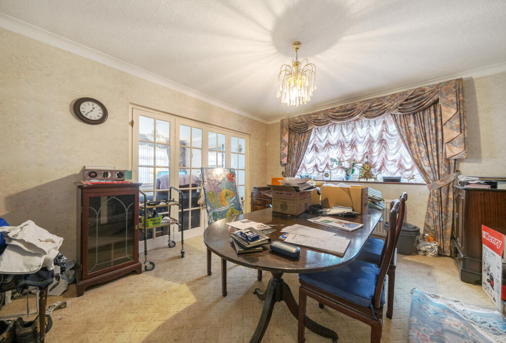 1364747-6-690405c...