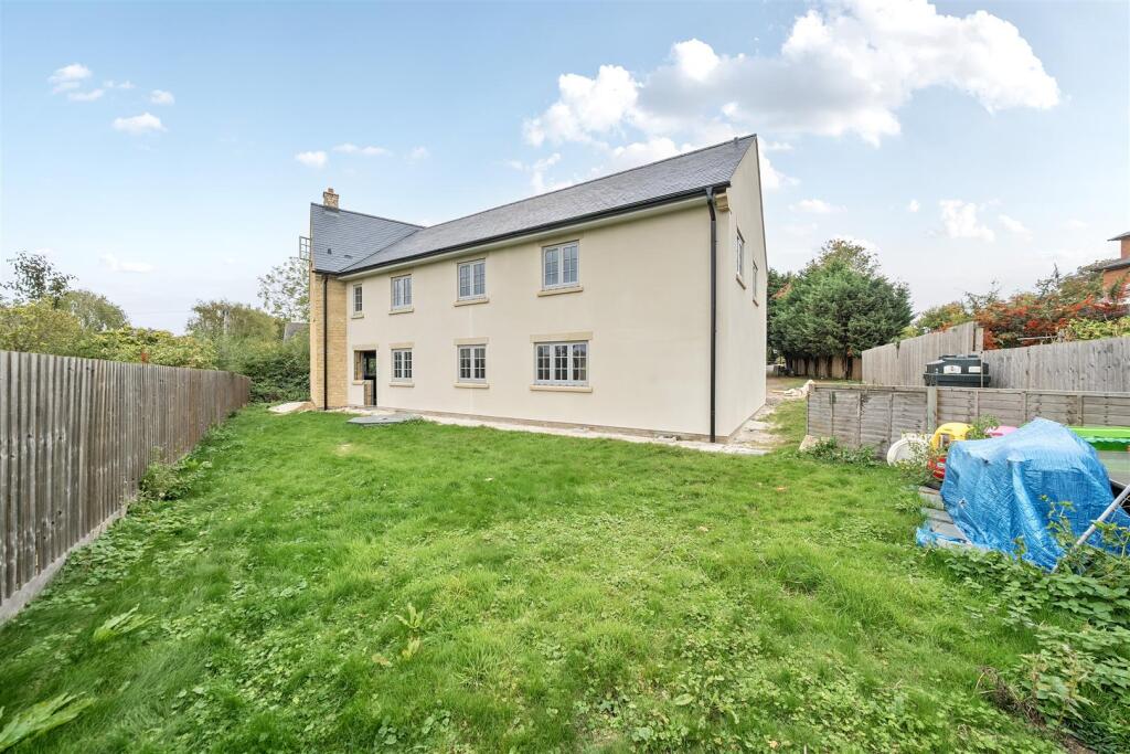 The Toppers, Bridge Road, Stoke Bruerne (5).JPG