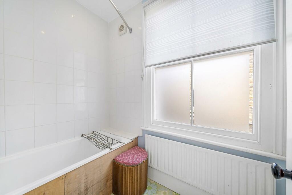 Bathroom (2).jpg