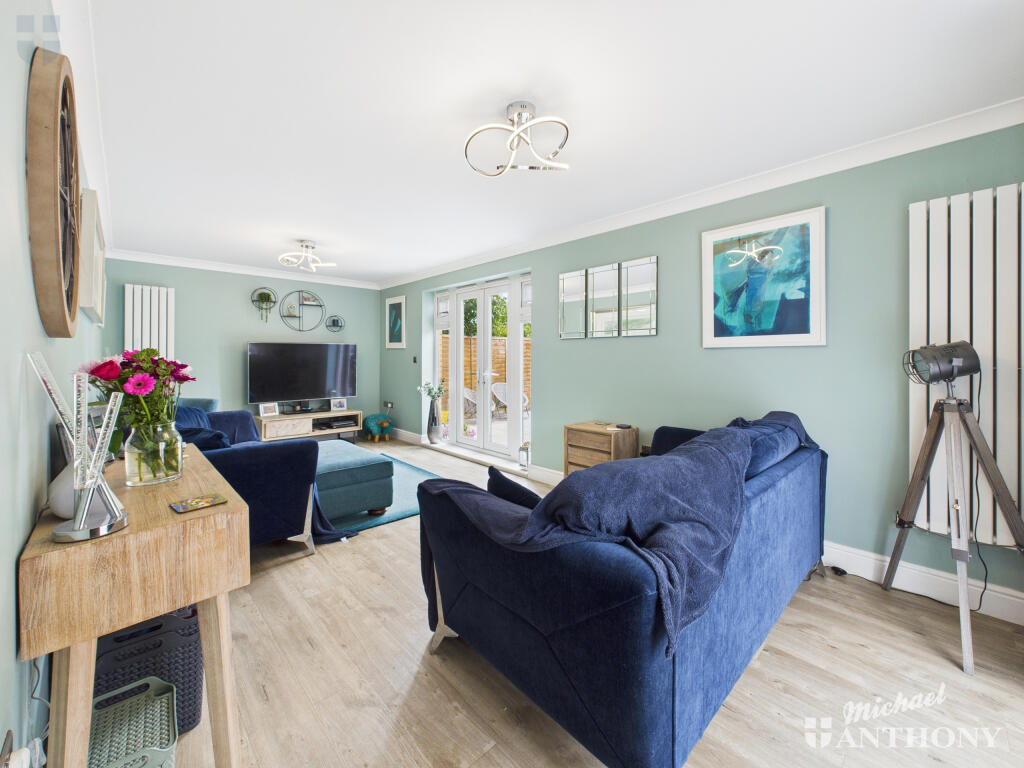 CAM03852G0-PR0403-STILL012