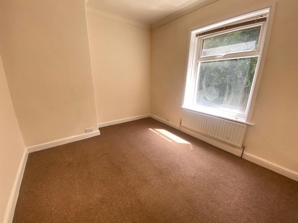 bed 1.jpg