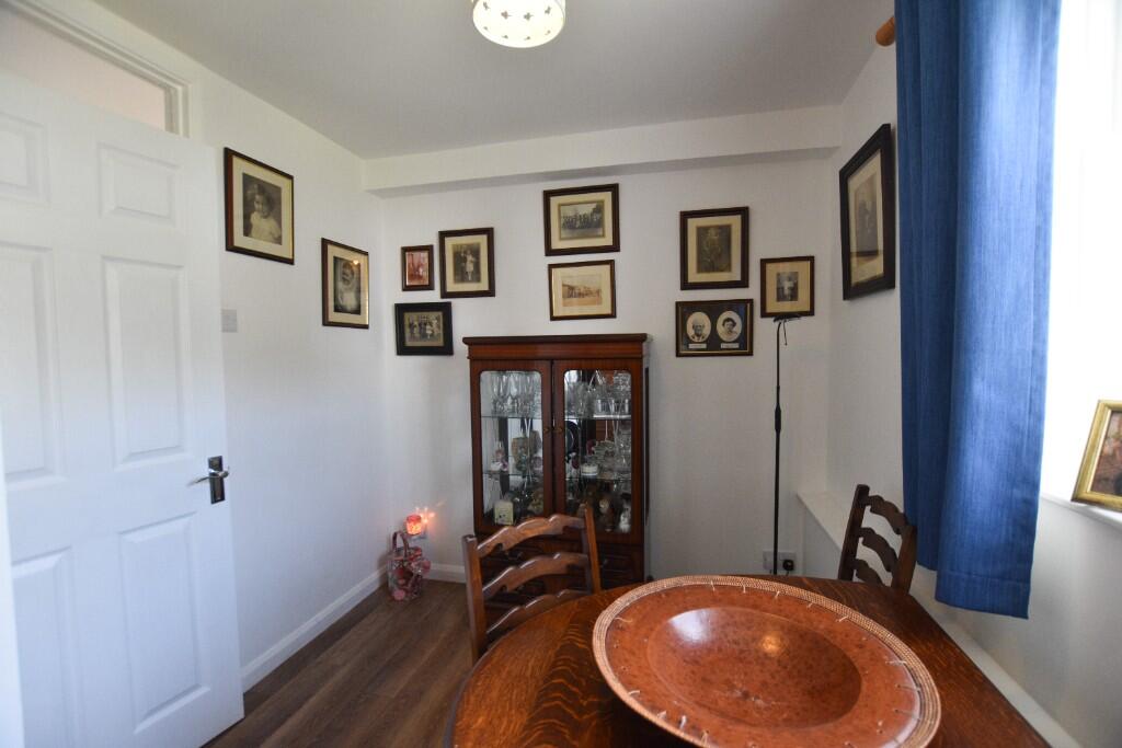 Dining/Bed 2