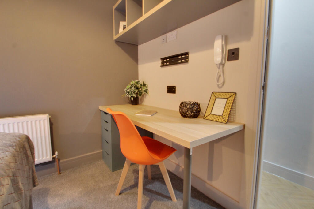 Room 2 Ensuite