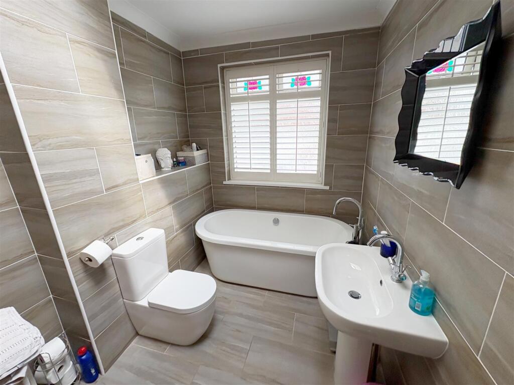 Bathroom (1).jpg