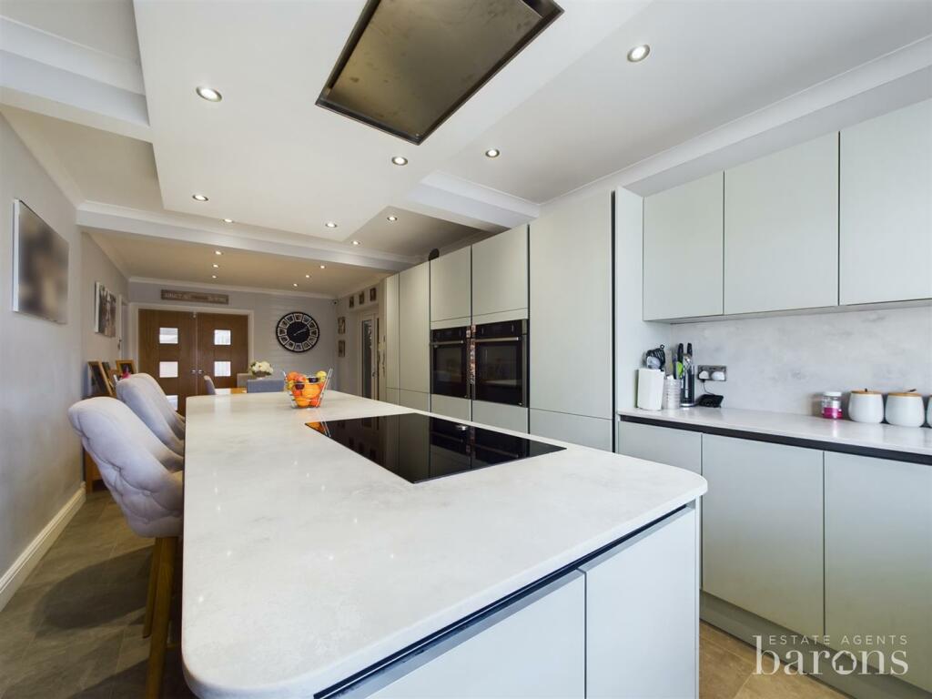 CAM01093G0-PR0399-STILL002.jpg