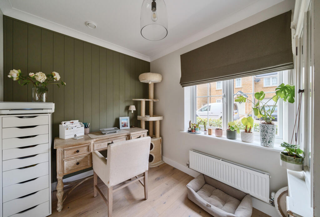 1306246-1-6843355...