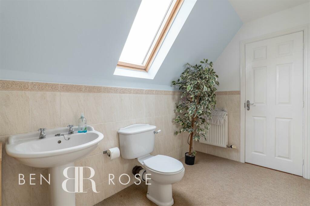 Jack &amp; Jill Ensuite