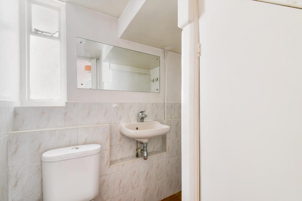 PEMBROKE CLOSE (18).jpg