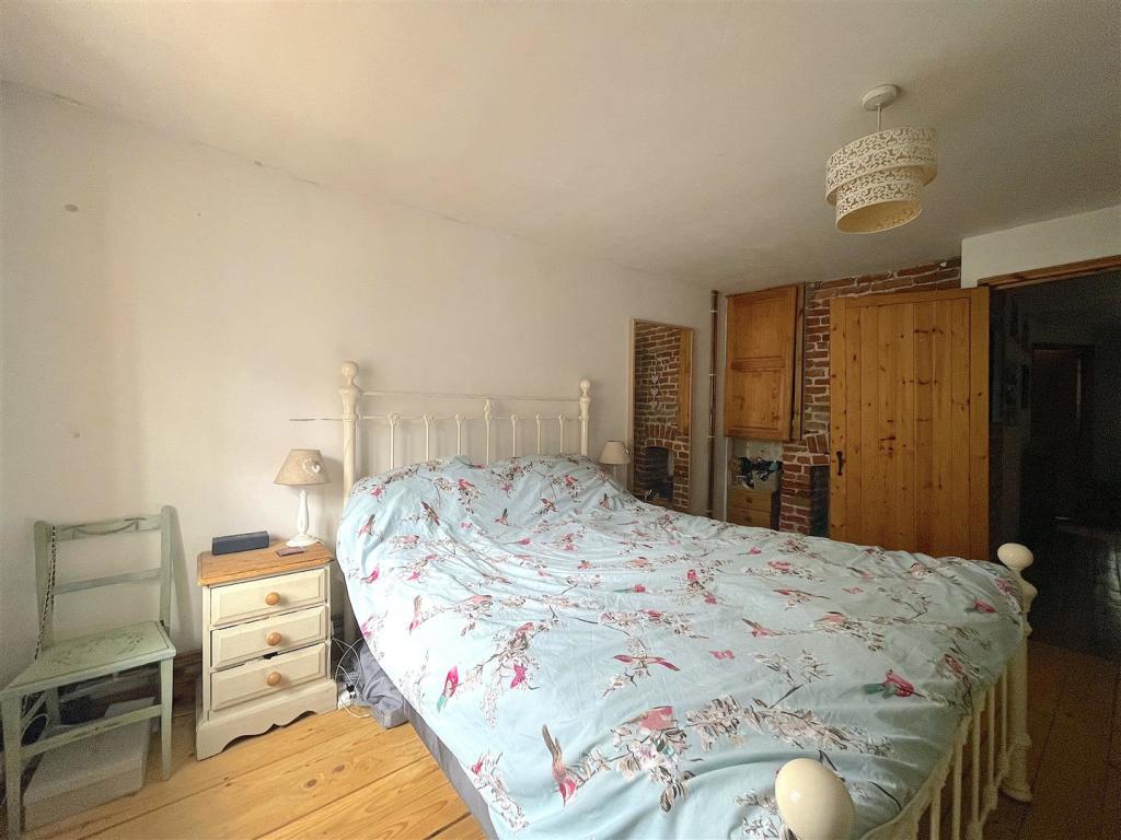 Bedroom One (2).jpeg