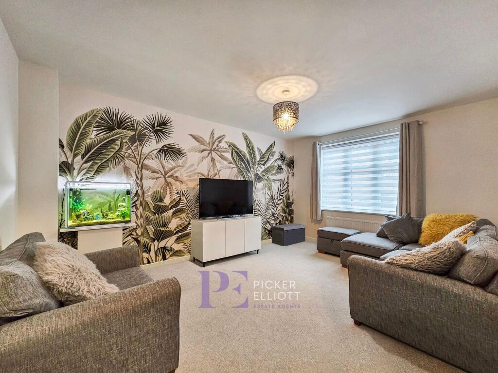 Spacious lounge
