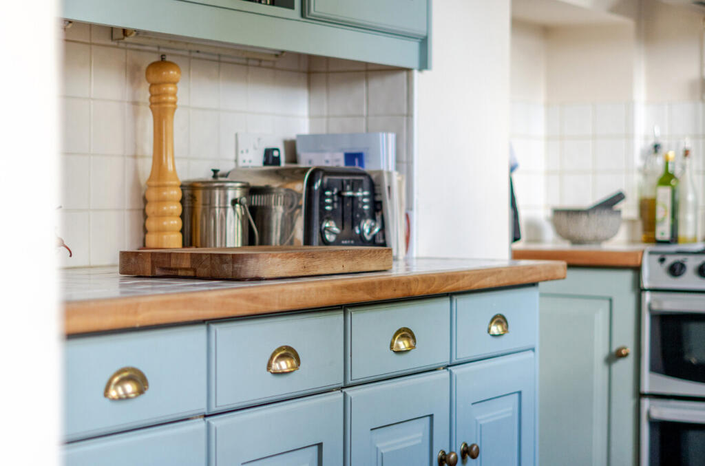 1370747-22-68fb80...