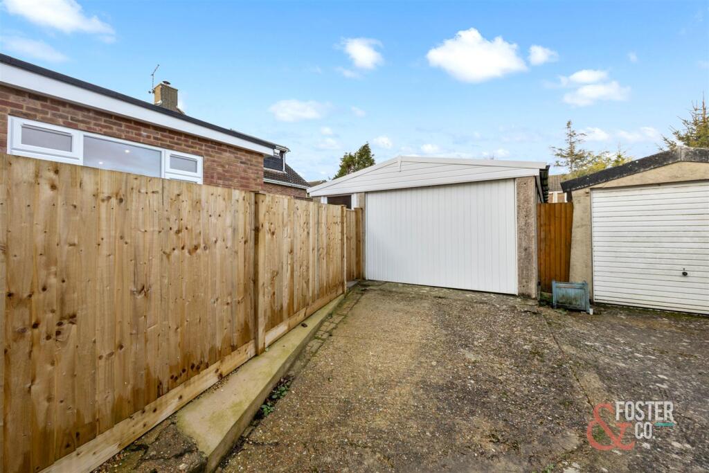 Mill Hill Close, 13-025.JPG