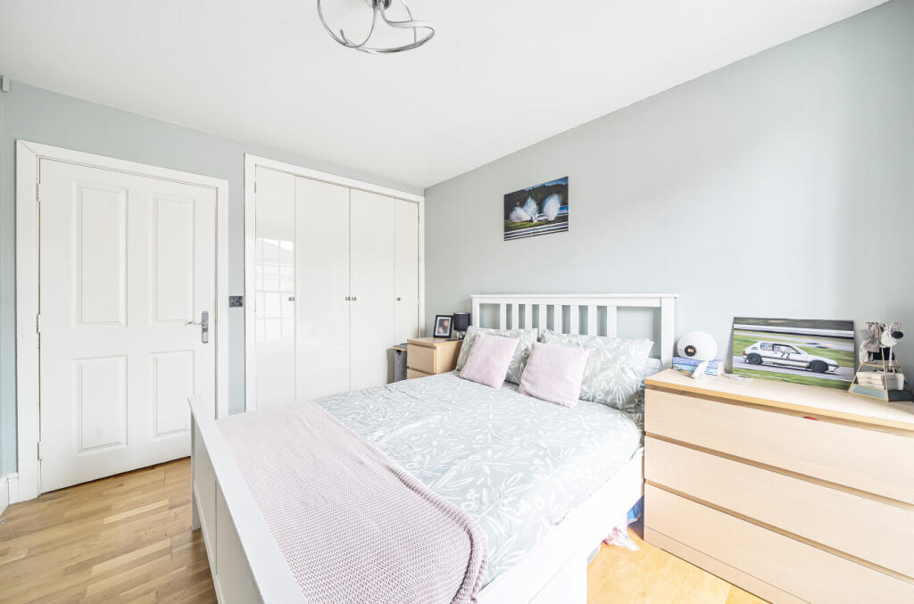 1369651-4-68efc69...