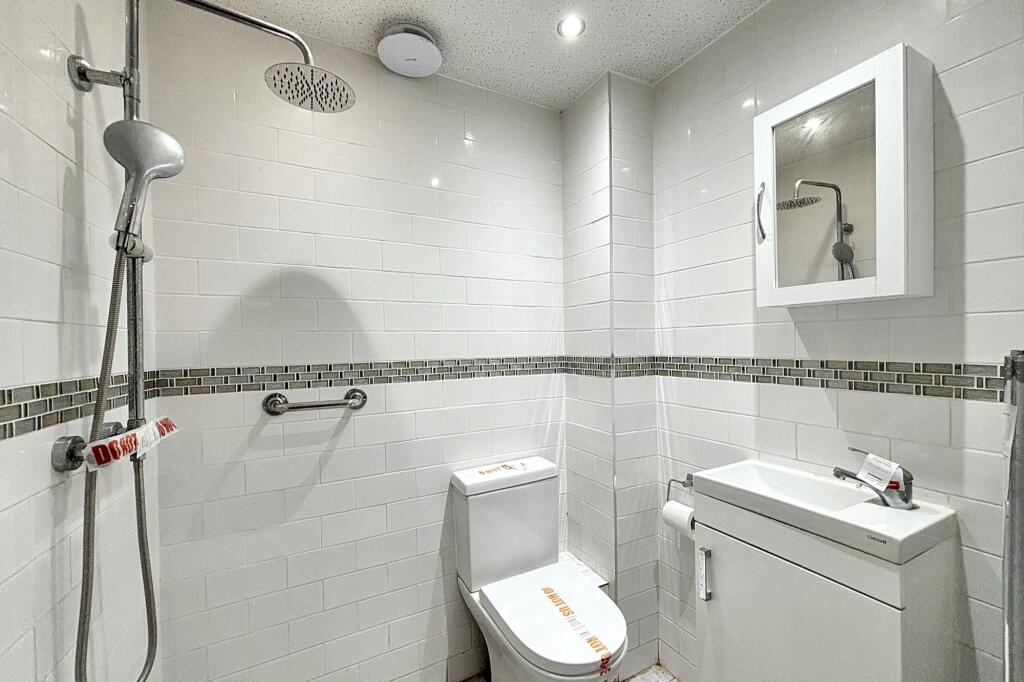 15 Glebe Avenue, Harrow HA3 9LG