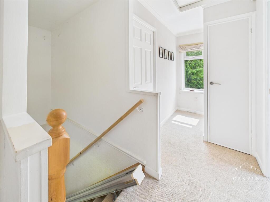 FIRST FLOOR LANDING