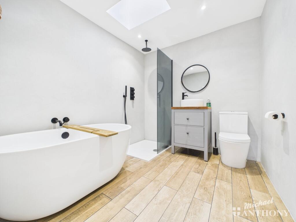 CAM02773G0-PR0362-STILL008