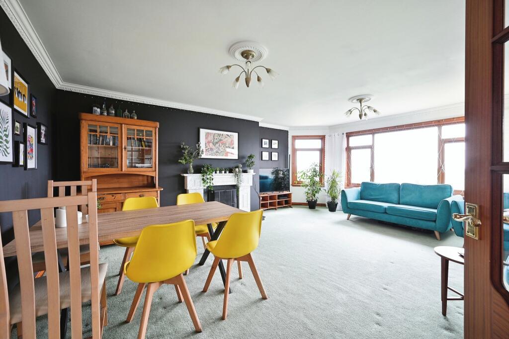 Lounge / Dining Area