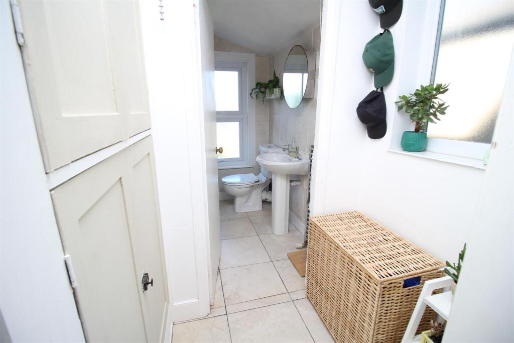 DRESSING AREA