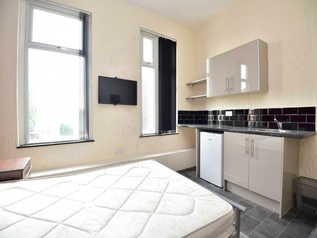 14 Walker St Denton-06 (1).jpg