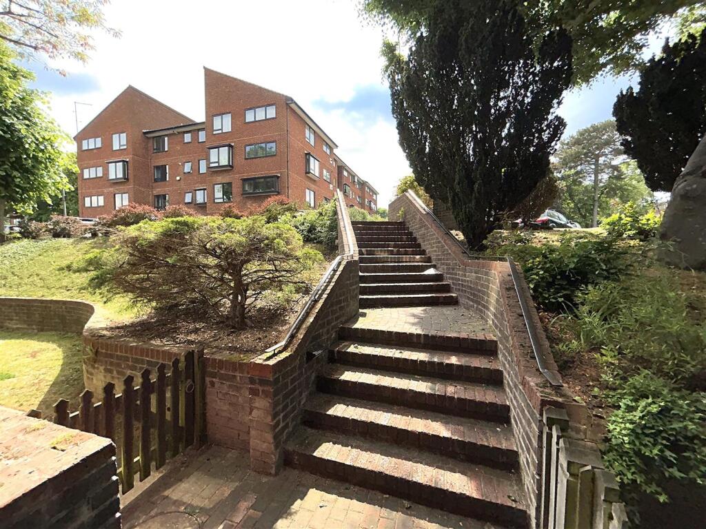 COMMUNAL ENTRANCE