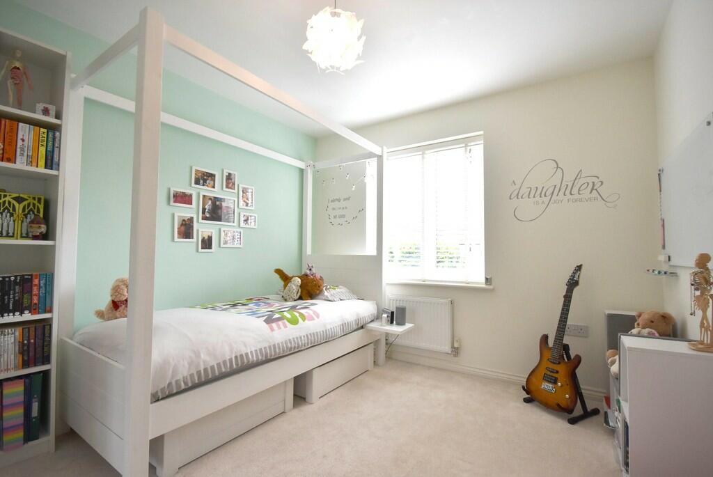 Bedroom 4-min
