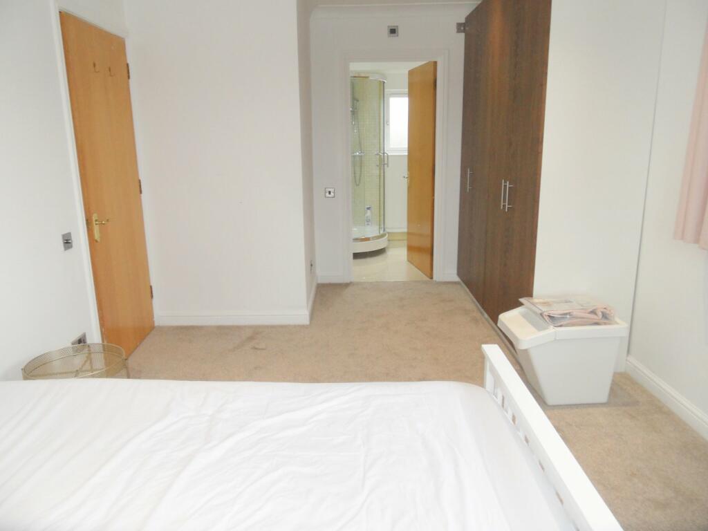 MASSTER BEDROOM