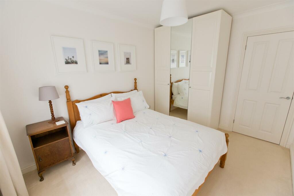 BEDROOM 2