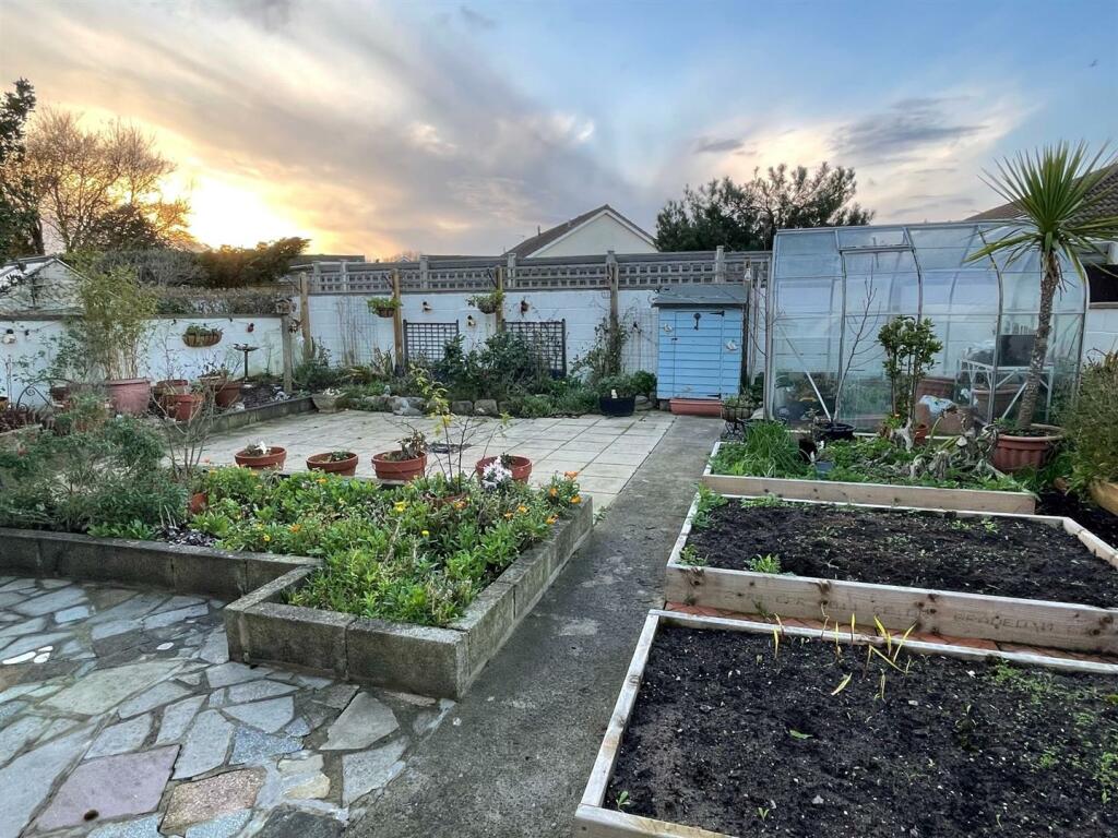 Rear Garden.,.jpg