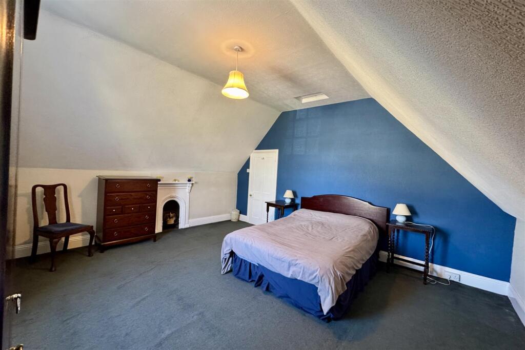 Sixth Bedroom