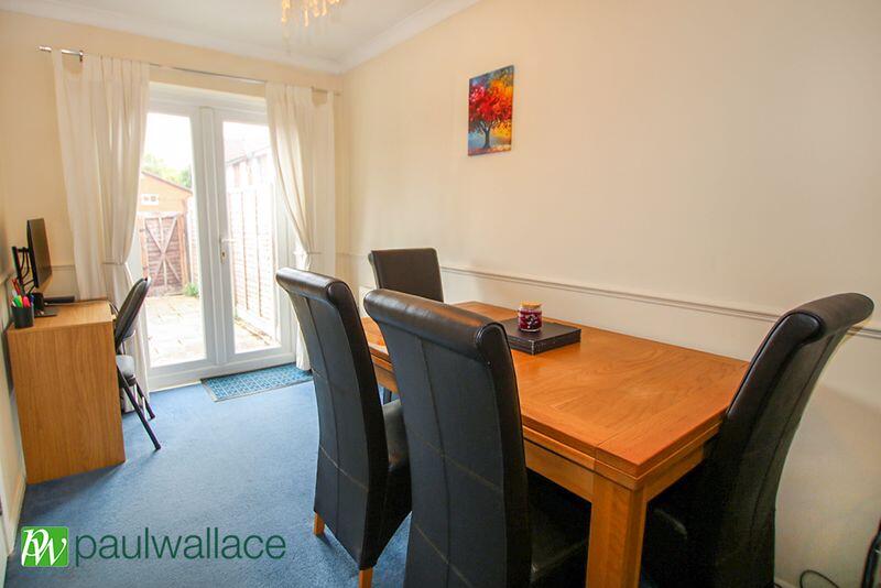 Lounge/Dining Area