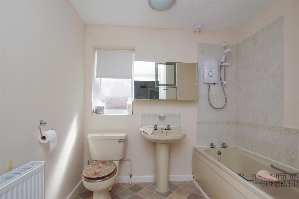 Bathroom.JPG