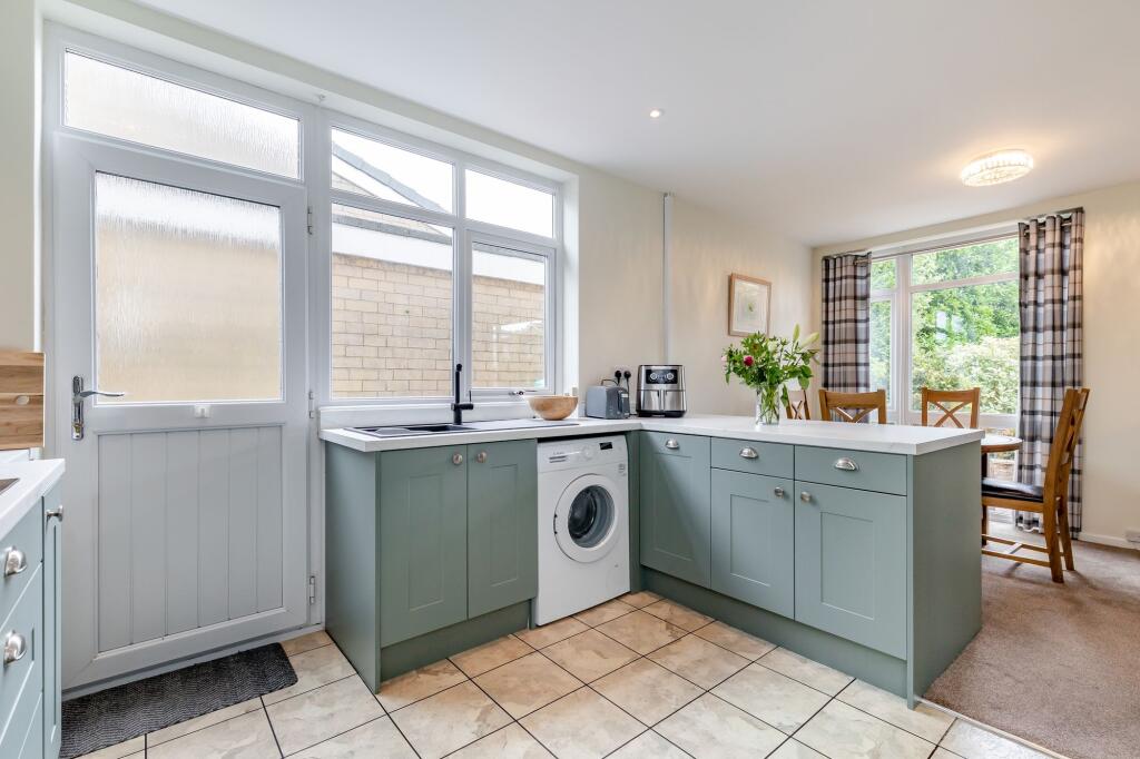 Kitchen/ dining room