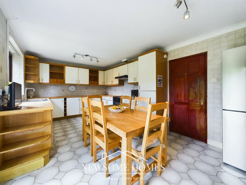 Kitchen/ Dining Room