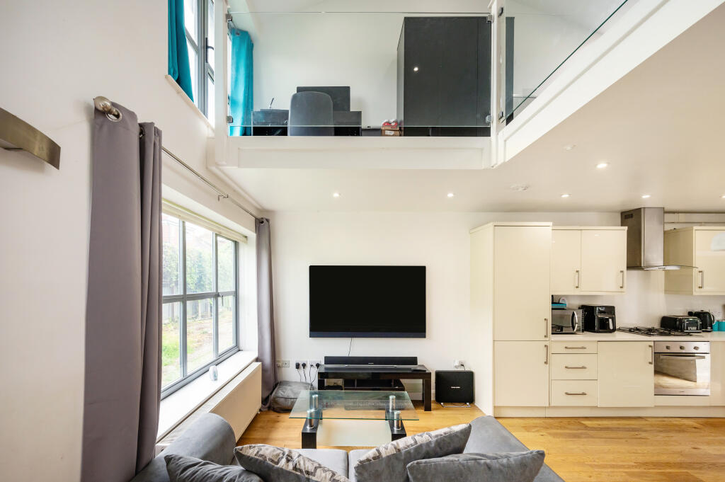 6 Cinnamon Mews (9).jpg