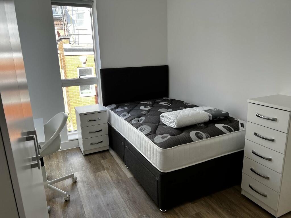 Example bedroom (4)
