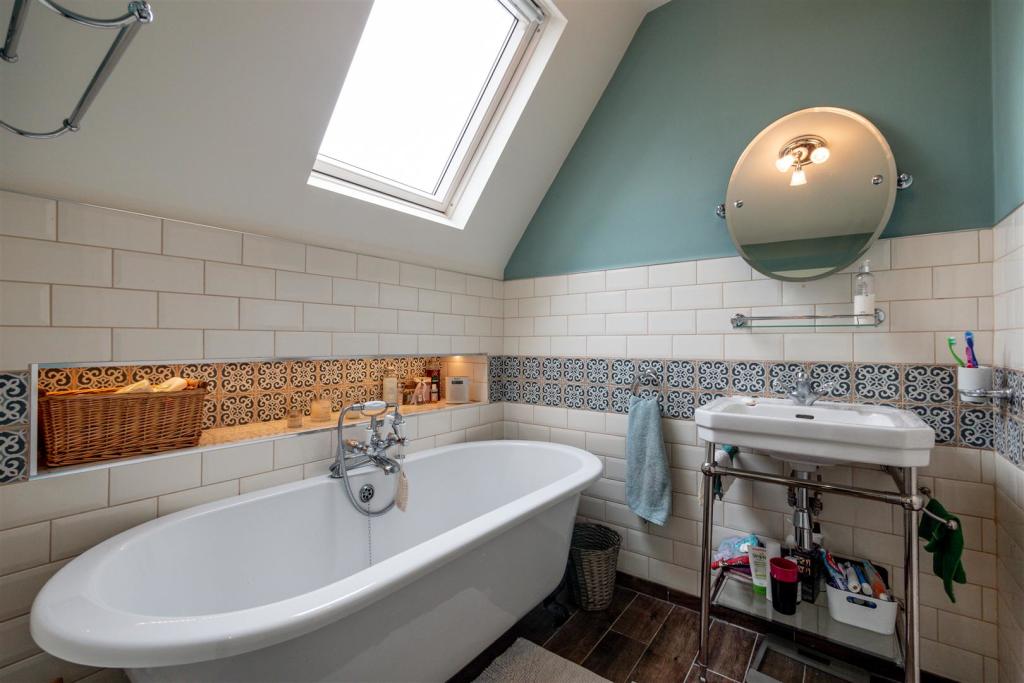Bathroom Aspect 2.jpg