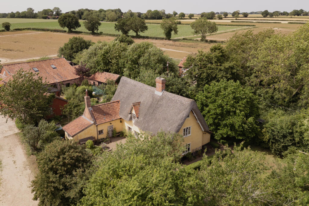 294336 - Tanyard Farmhouse, Great Ellingham-64.jpg