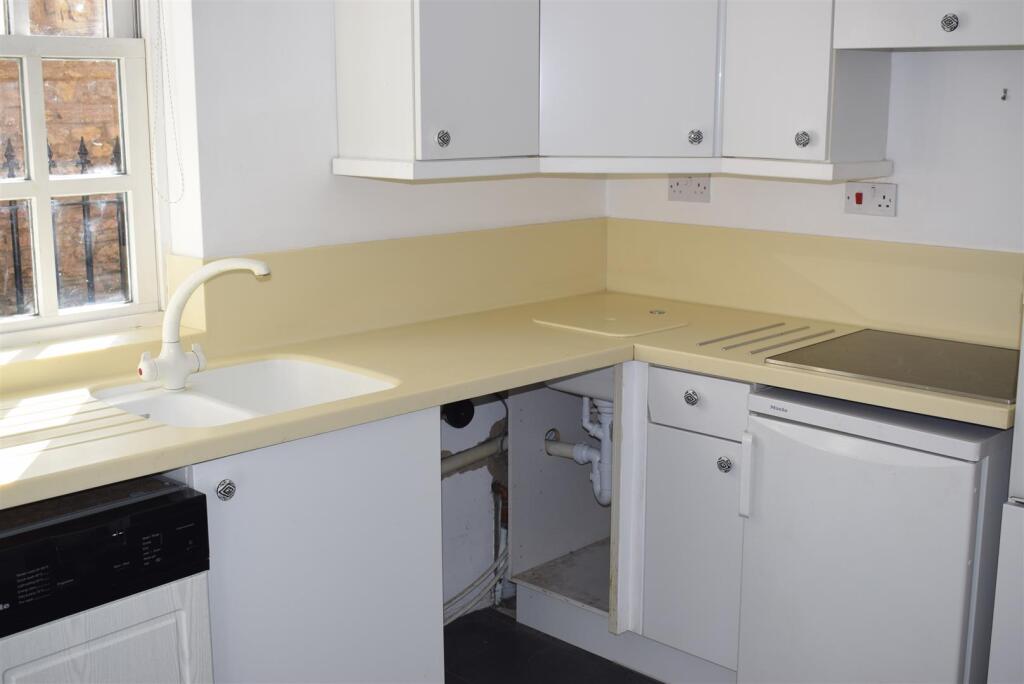 4 Chicheley Cottages Kitchen.jpg