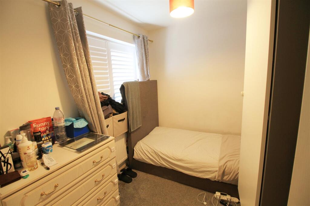 Bedroom 1.jpg