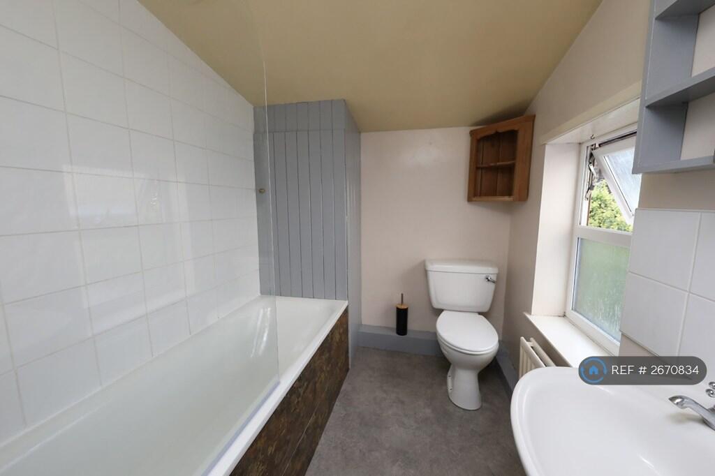 Bathroom Off Back Bedroom