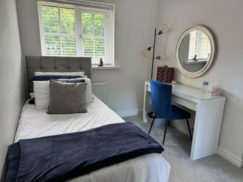 10paynterbedroom.jpg