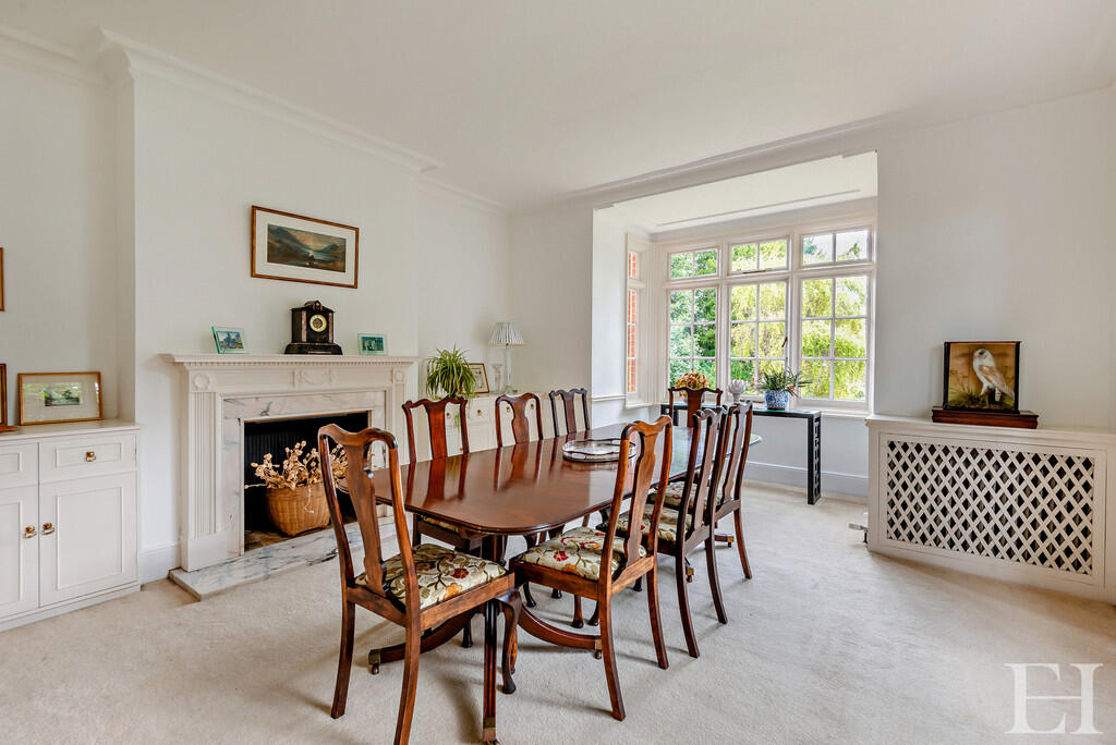 8608849-interiorW...