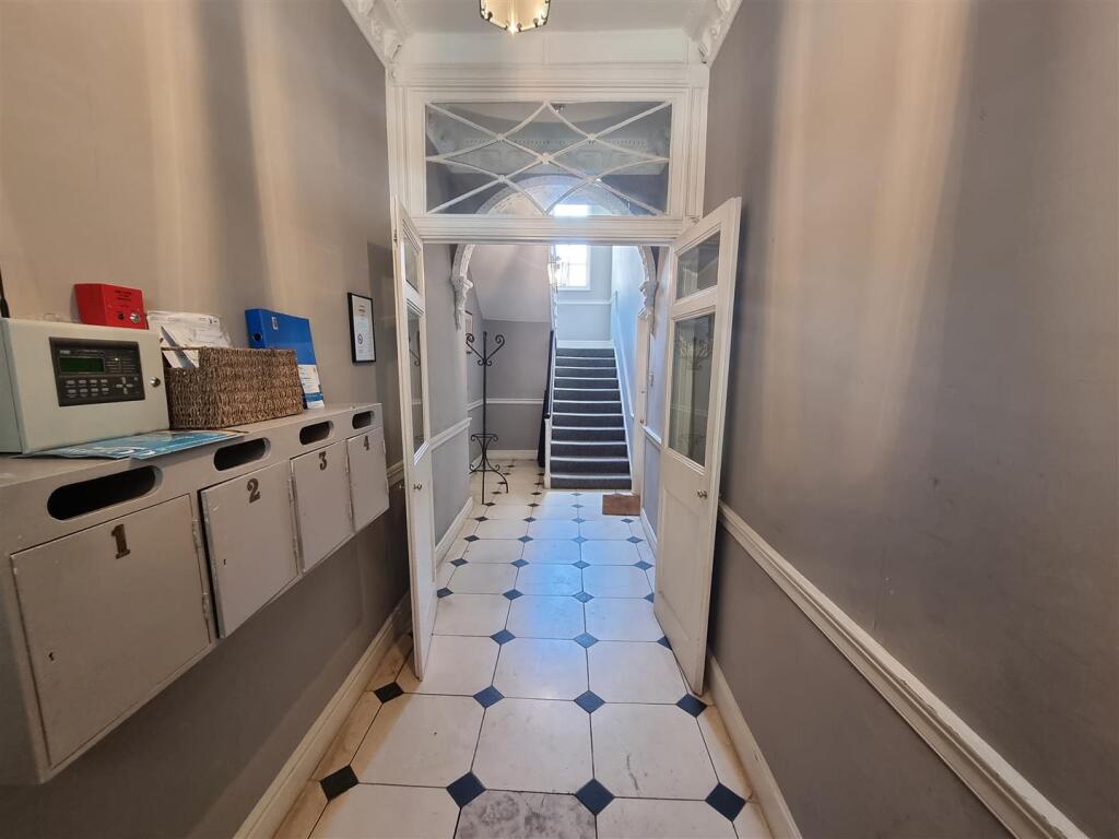 Communal entrance.jpg