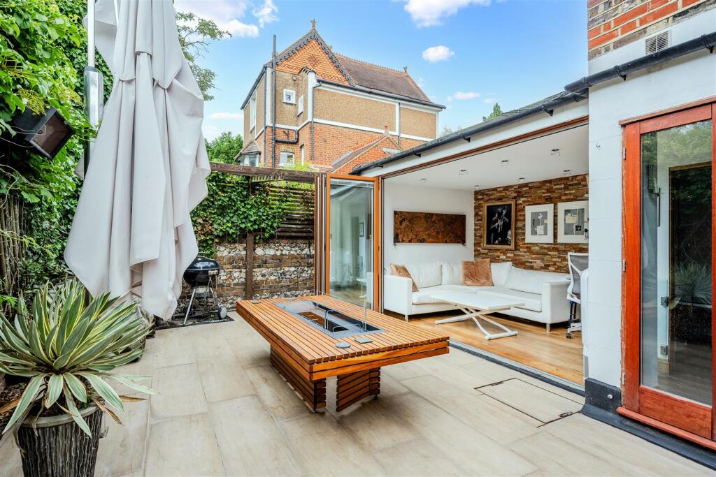 LADBROKE ROAD (5).jpg