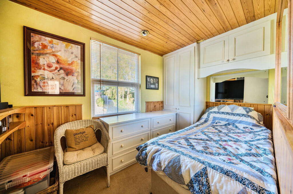 1360635-3-68dba5f...