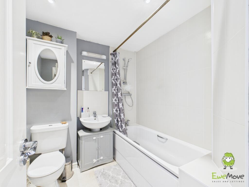 CAM03778G0-PR0270-STILL005